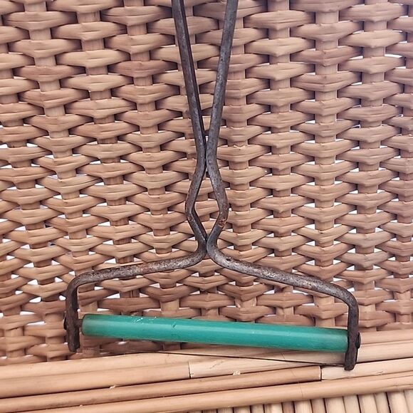 Vintage Rusty Cheese Slicer - Picture 3 of 5